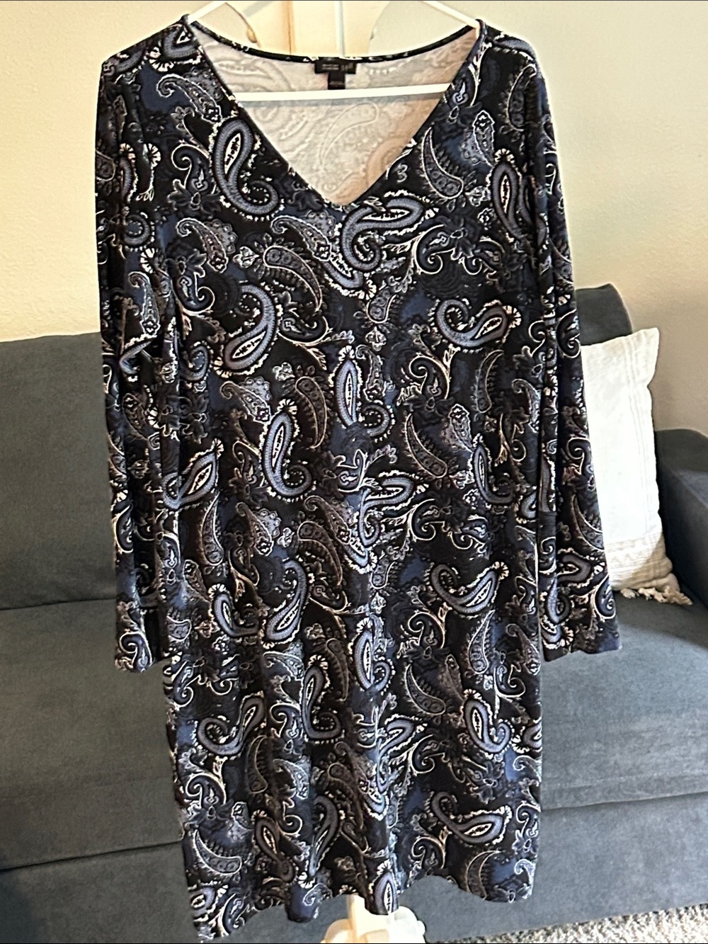 J. Jill Black and Gray Paisley V-Neck Long Sleeve Dress